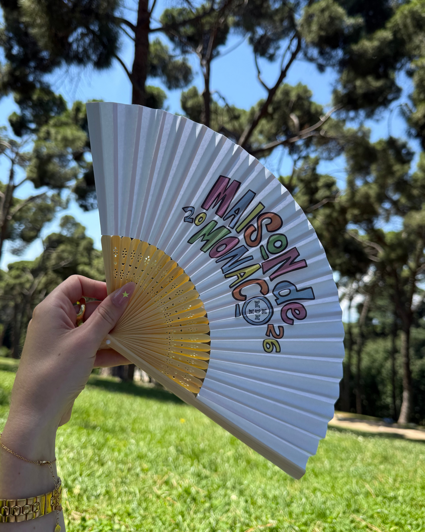The summer t-shirt + hand fan