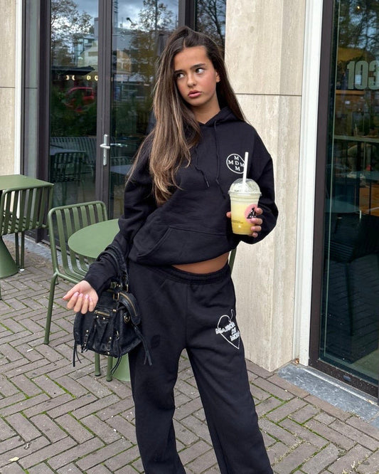 Le sweat à capuche noir Amore